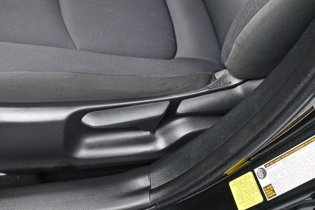 Used 2022 Toyota Corolla LE FWD image 12
