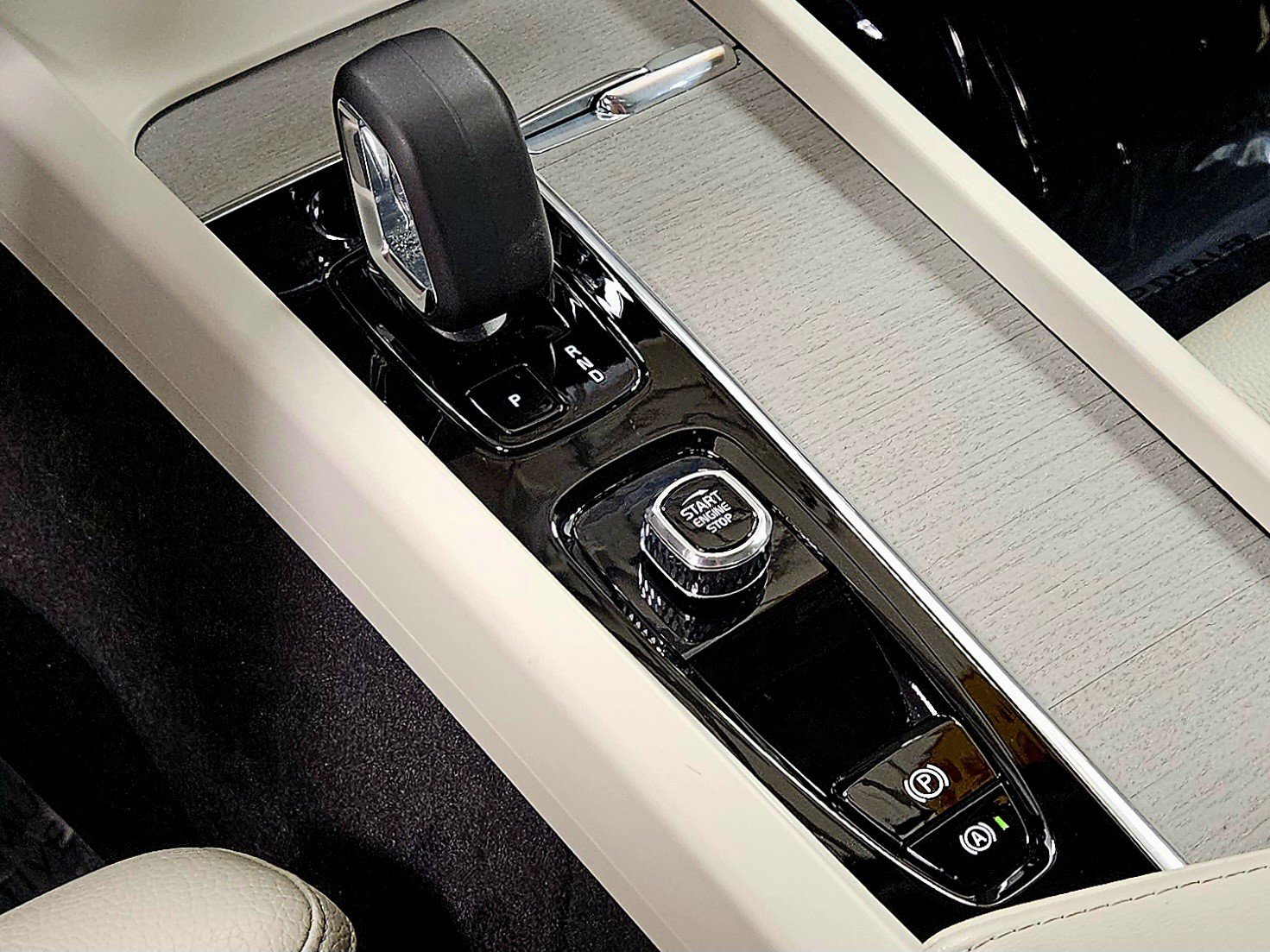 Used 2023 Volvo S60 B5 Ultimate w/ Climate Package image 43