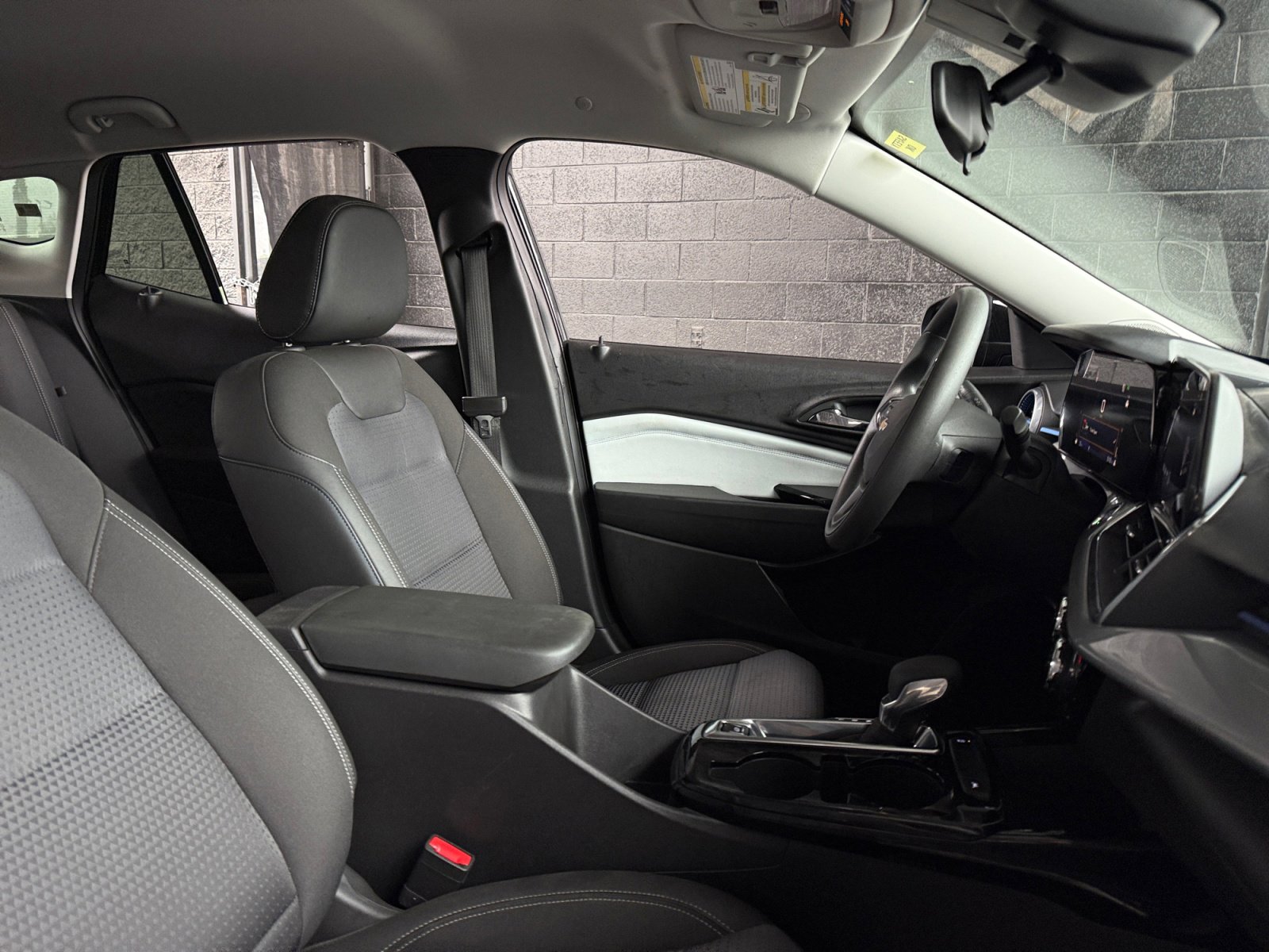 Used 2025 Chevrolet Trax LT image 17