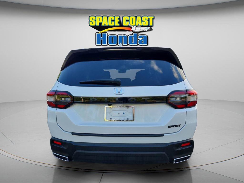 Used 2025 Honda Pilot Sport image 6