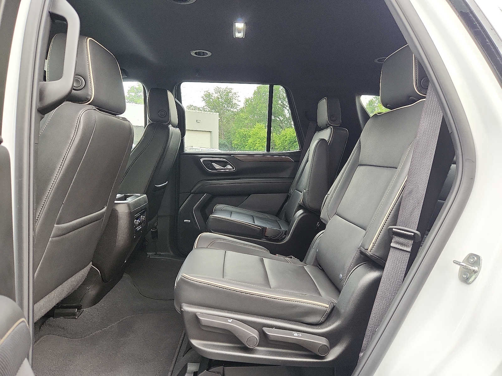 Used 2024 Chevrolet Tahoe Premier AWD/4WD image 10