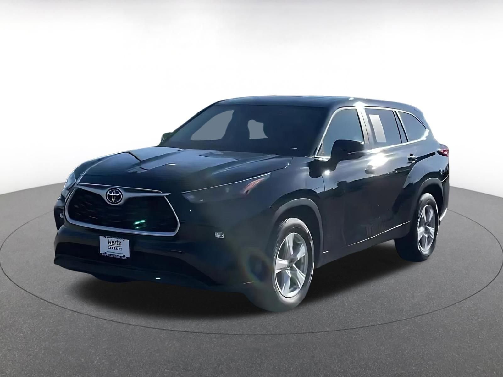 Used 2025 Toyota Highlander LE image 7