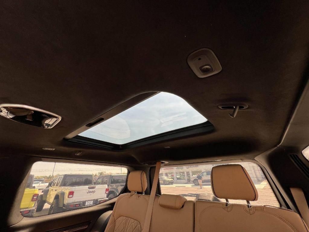 New 2023 Jeep Grand Wagoneer Series III AWD/4WD image 45