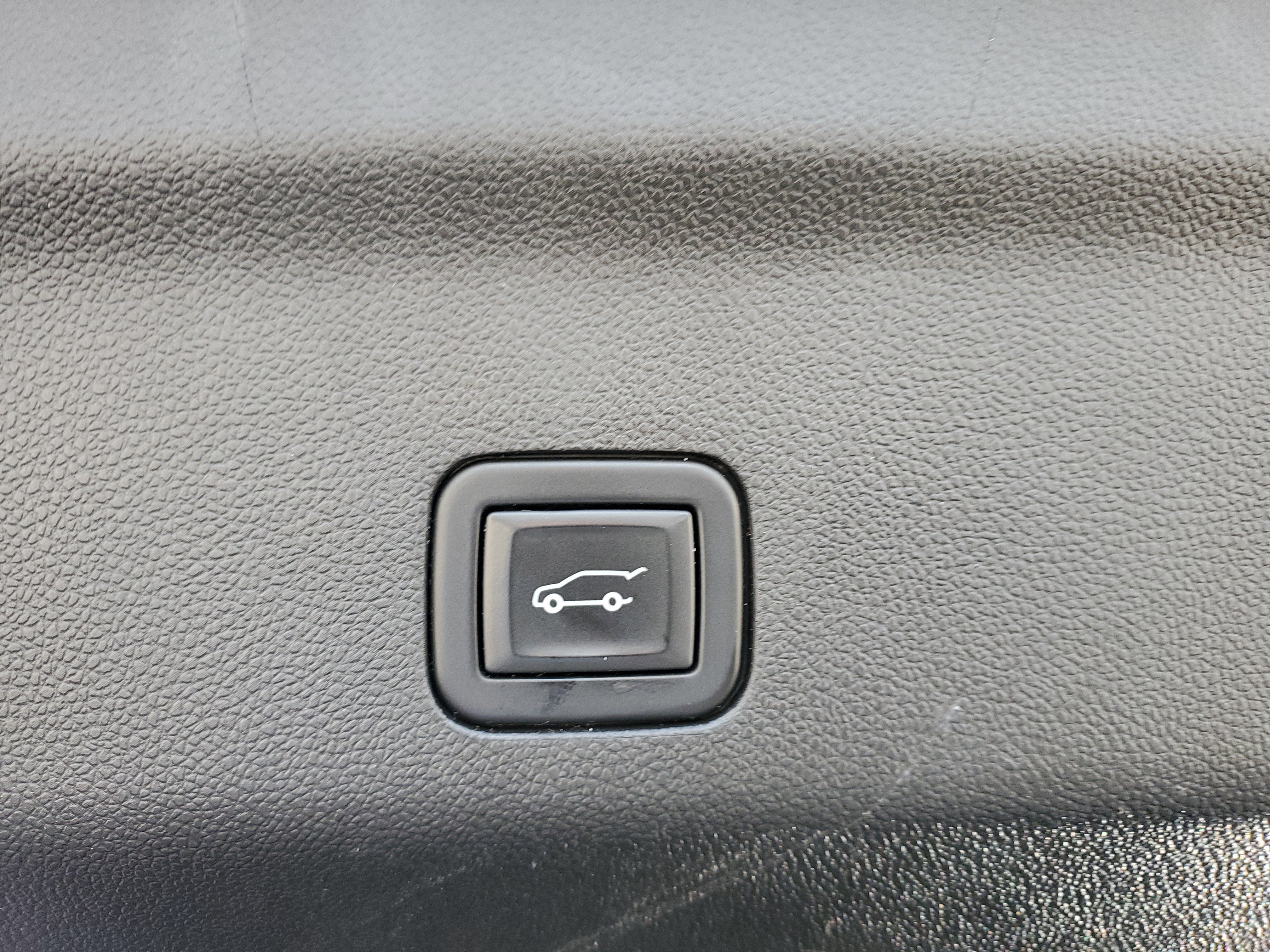 Used 2023 Chevrolet Suburban RST w/ Luxury Package image 6