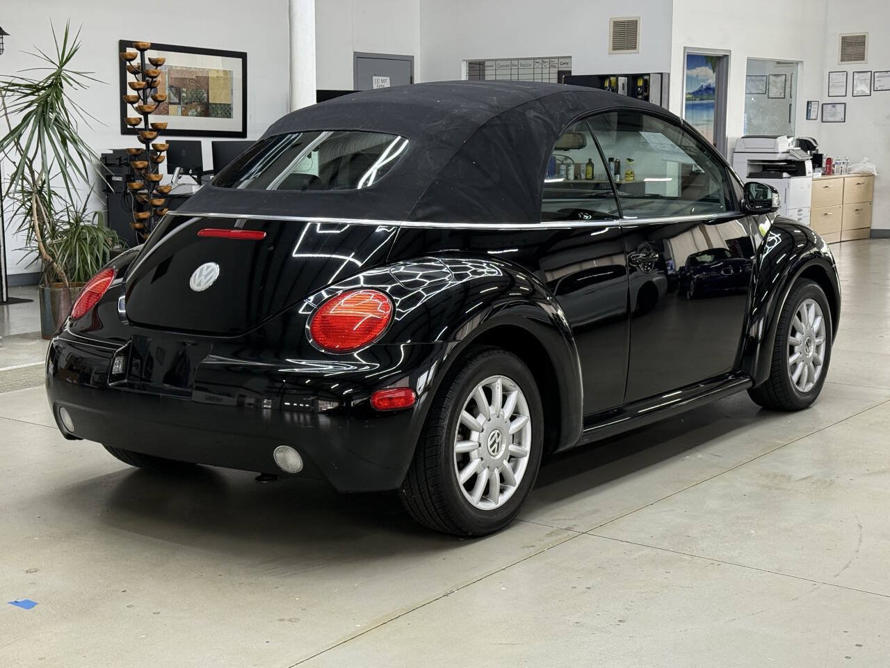 Used 2005 Volkswagen Beetle GLS FWD image 2