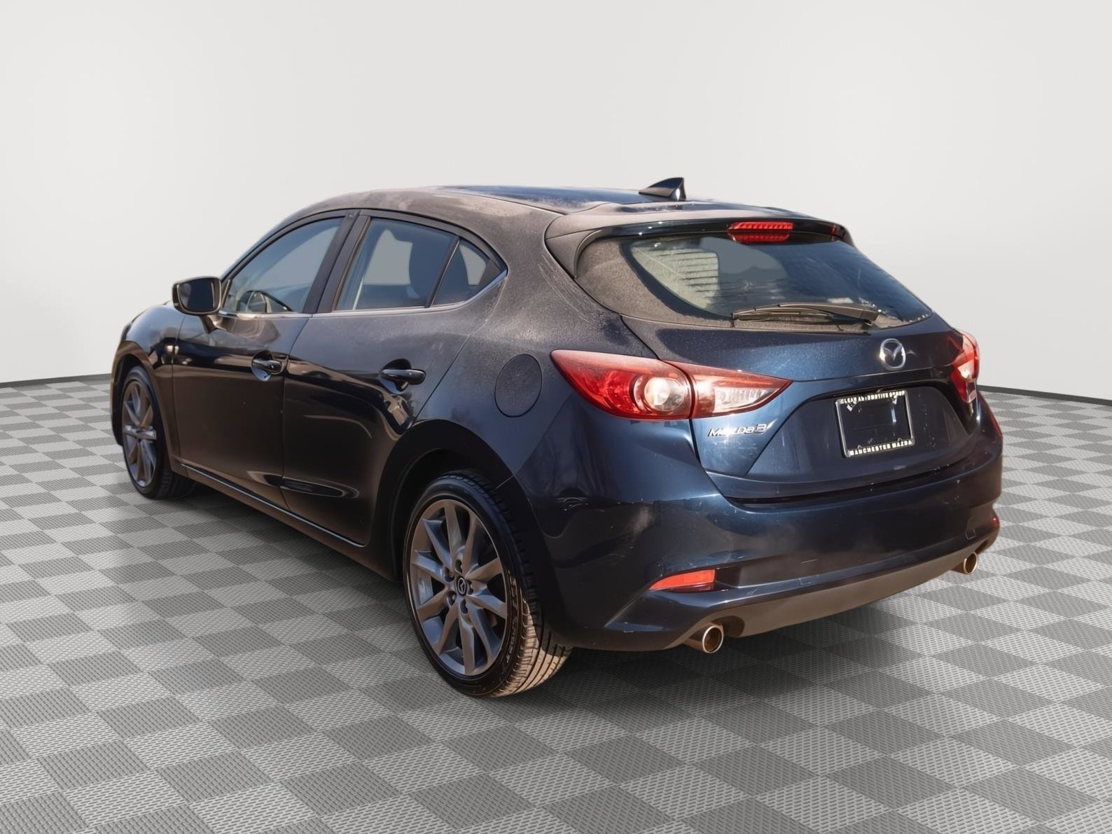 Used 2018 MAZDA MAZDA3 Touring image 18