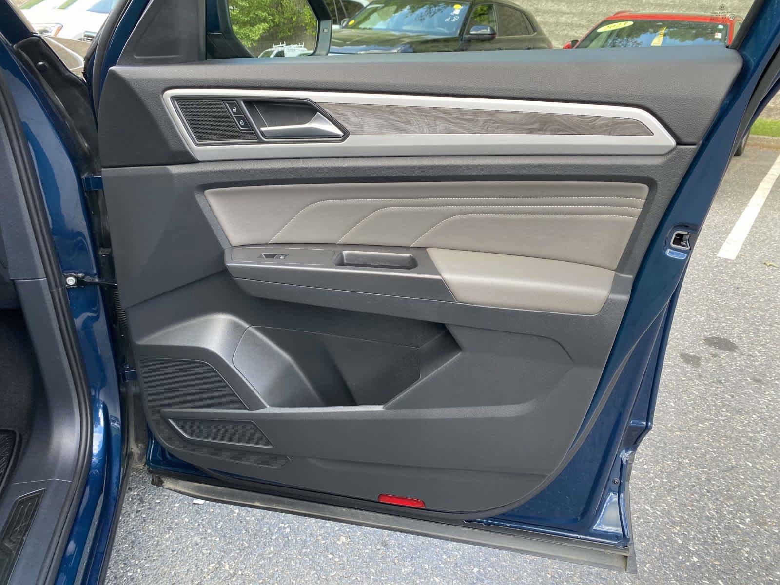 Certified 2023 Volkswagen Atlas Cross Sport SE w/ Panoramic Sunroof Package AWD/4WD image 31
