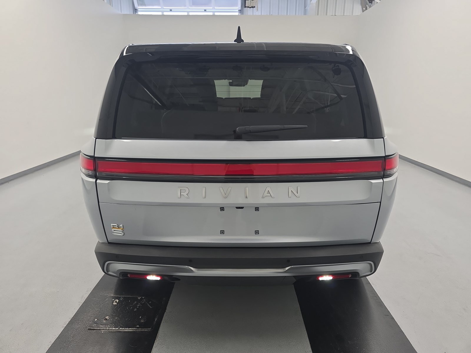 Used 2024 Rivian R1S Adventure Quad AWD/4WD image 4