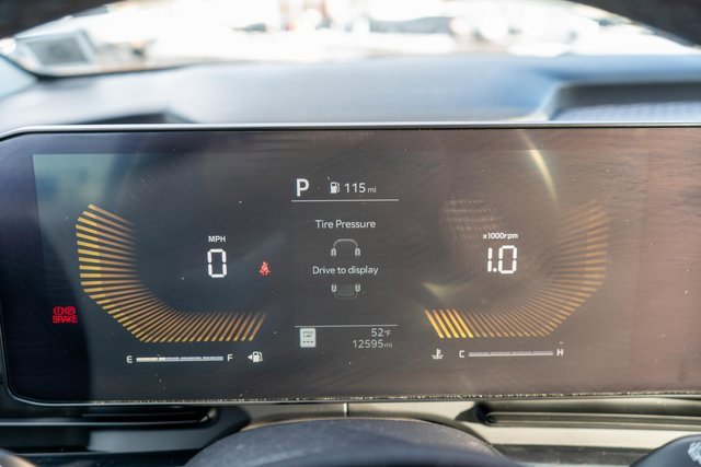 Used 2025 Kia Carnival EX image 30