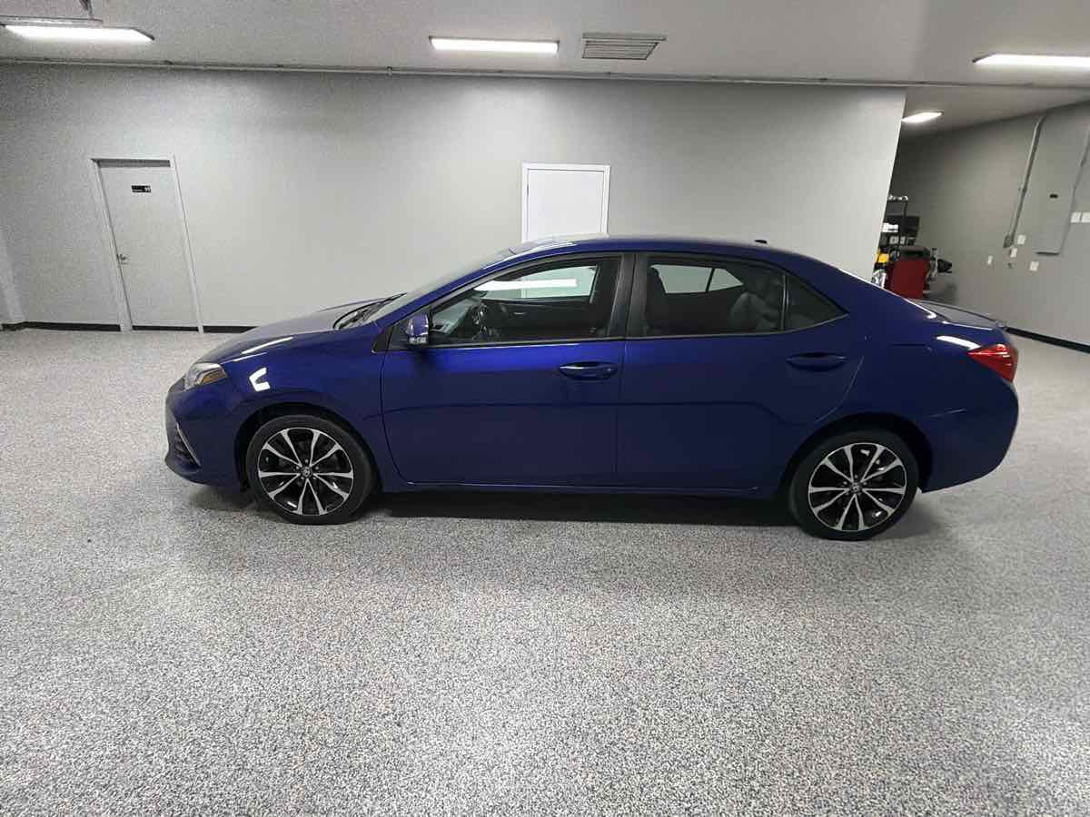 Used 2018 Toyota Corolla SE w/ SE Premium Package image 6