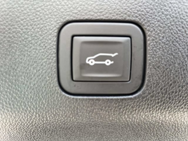 Used 2025 GMC Yukon XL Elevation AWD/4WD image 11