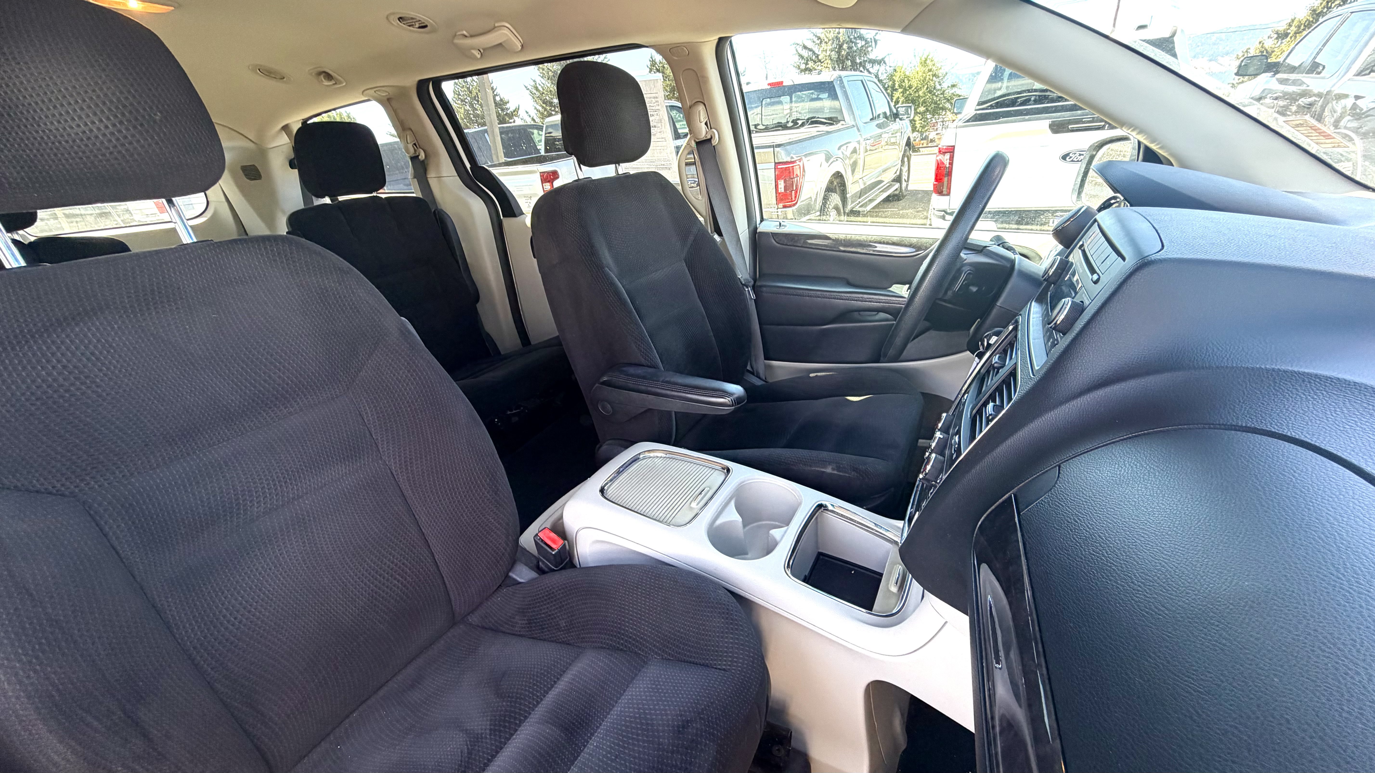 Used 2015 Dodge Grand Caravan SXT FWD image 10