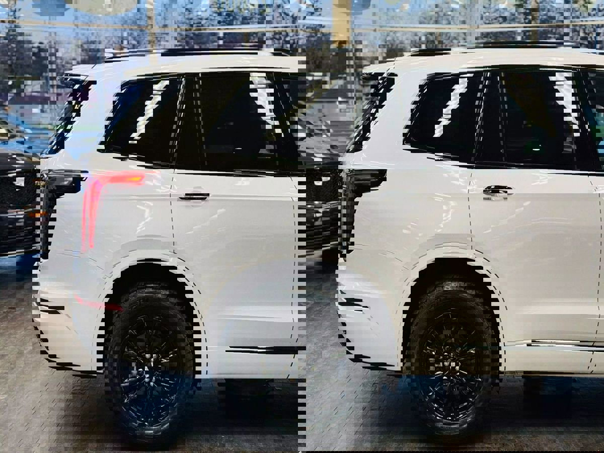 Used 2025 Cadillac XT6 Luxury image 8