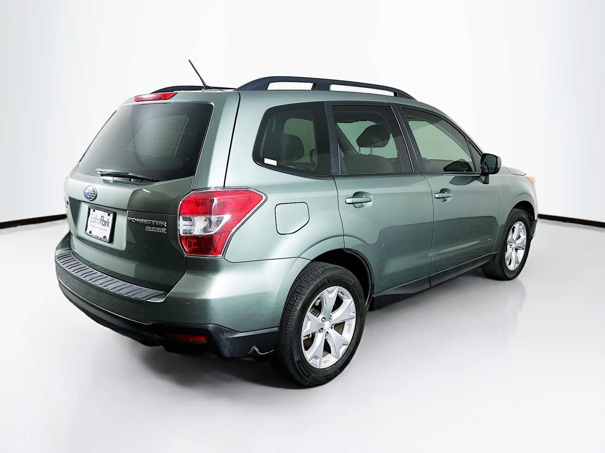 Used 2015 Subaru Forester 2.5i Premium w/ All-Weather Package AWD/4WD image 9