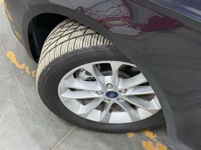 Used 2019 Ford Fusion SE image 32