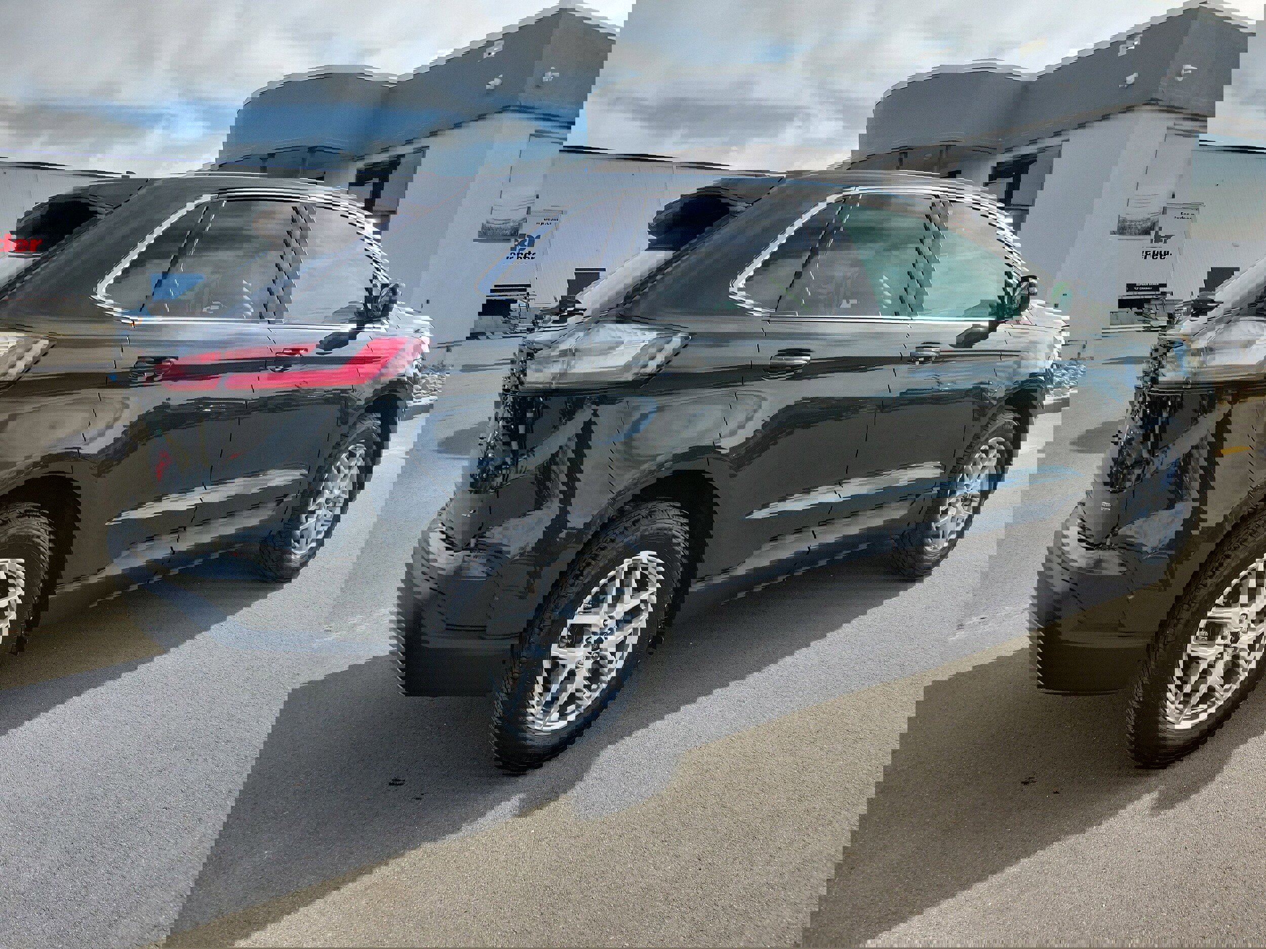 Used 2023 Ford Edge SEL w/ Convenience Package image 4