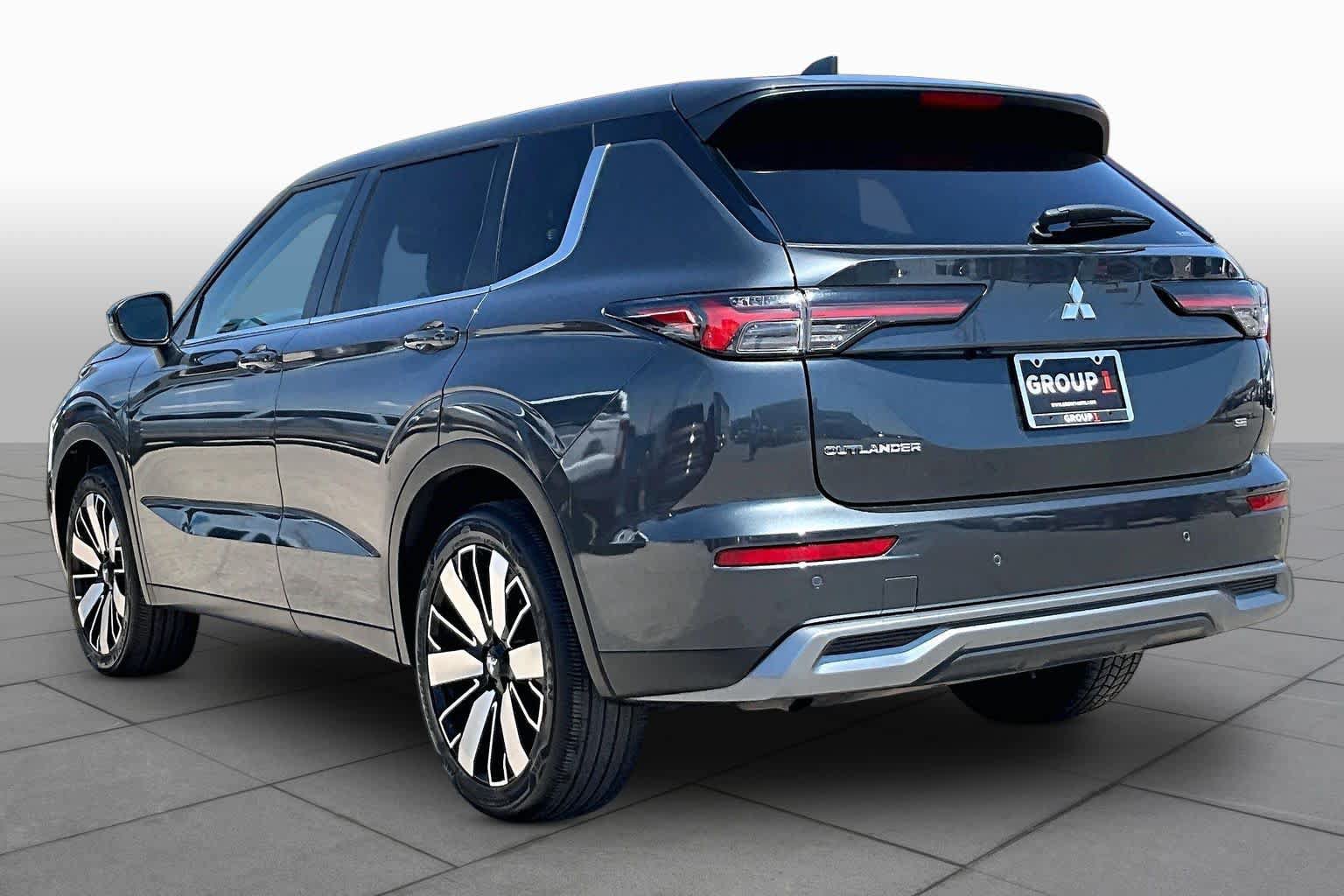 Used 2025 Mitsubishi Outlander SE AWD/4WD image 12