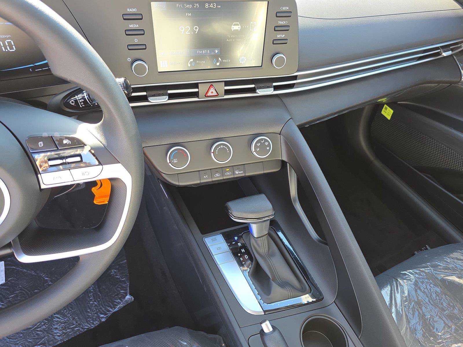 New 2026 Hyundai Elantra SE FWD image 18