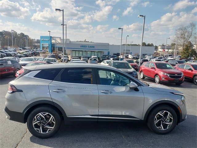 Used 2023 Kia Sportage LX image 9