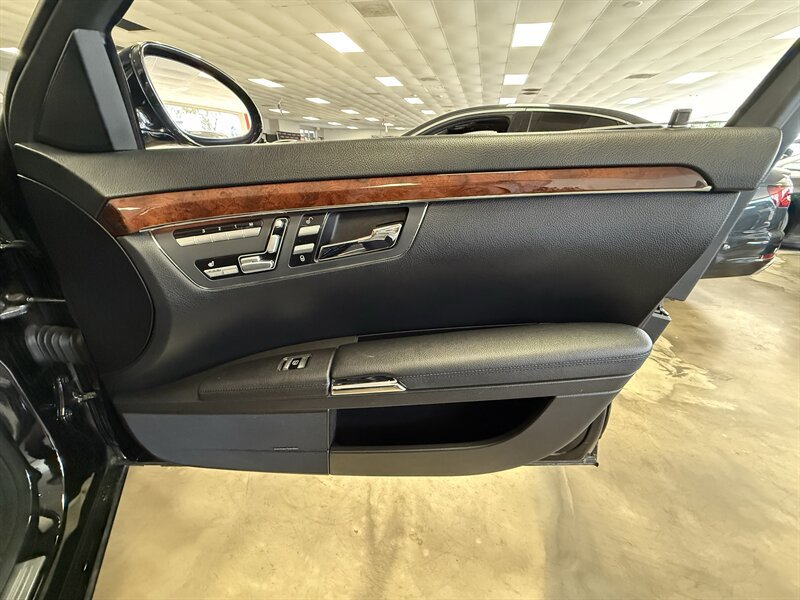 Used 2007 Mercedes-Benz S 550 image 24
