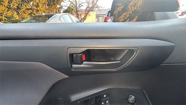 Used 2024 Toyota Highlander LE image 12