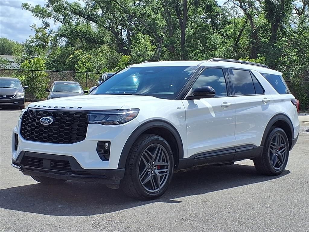 Used 2025 Ford Explorer ST-Line w/ Premium Package AWD/4WD image 3