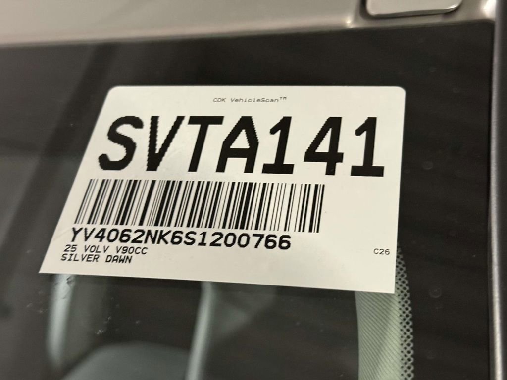 Used 2025 Volvo V90 B6 Cross Country Plus image 6