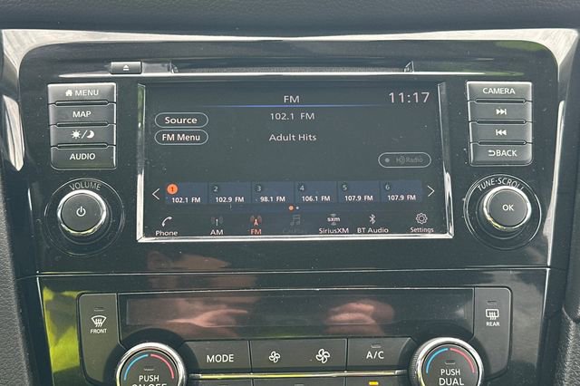 Used 2018 Nissan Rogue SV w/ Premium Package image 24