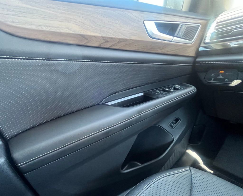 Certified 2025 Volkswagen Atlas SE image 8