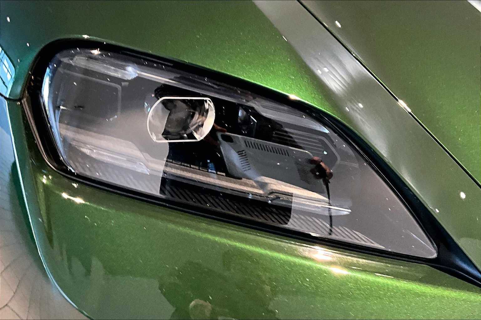 Used 2025 Porsche Taycan image 15
