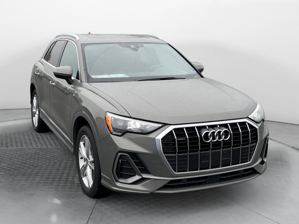 Used 2021 Audi Q3 2.0T Premium w/ Convenience Package AWD/4WD image 1