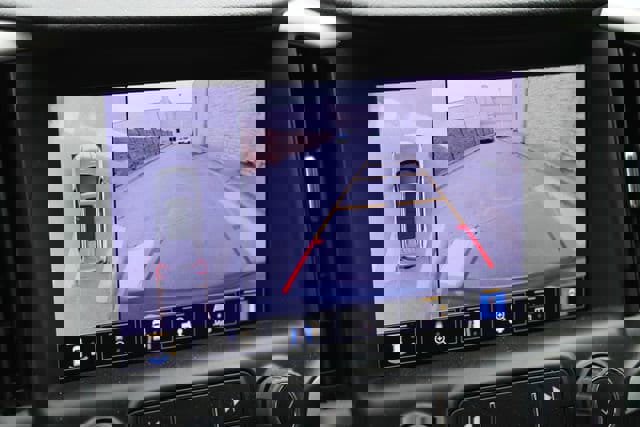 Used 2023 GMC Terrain SLT w/ Tech Package image 7