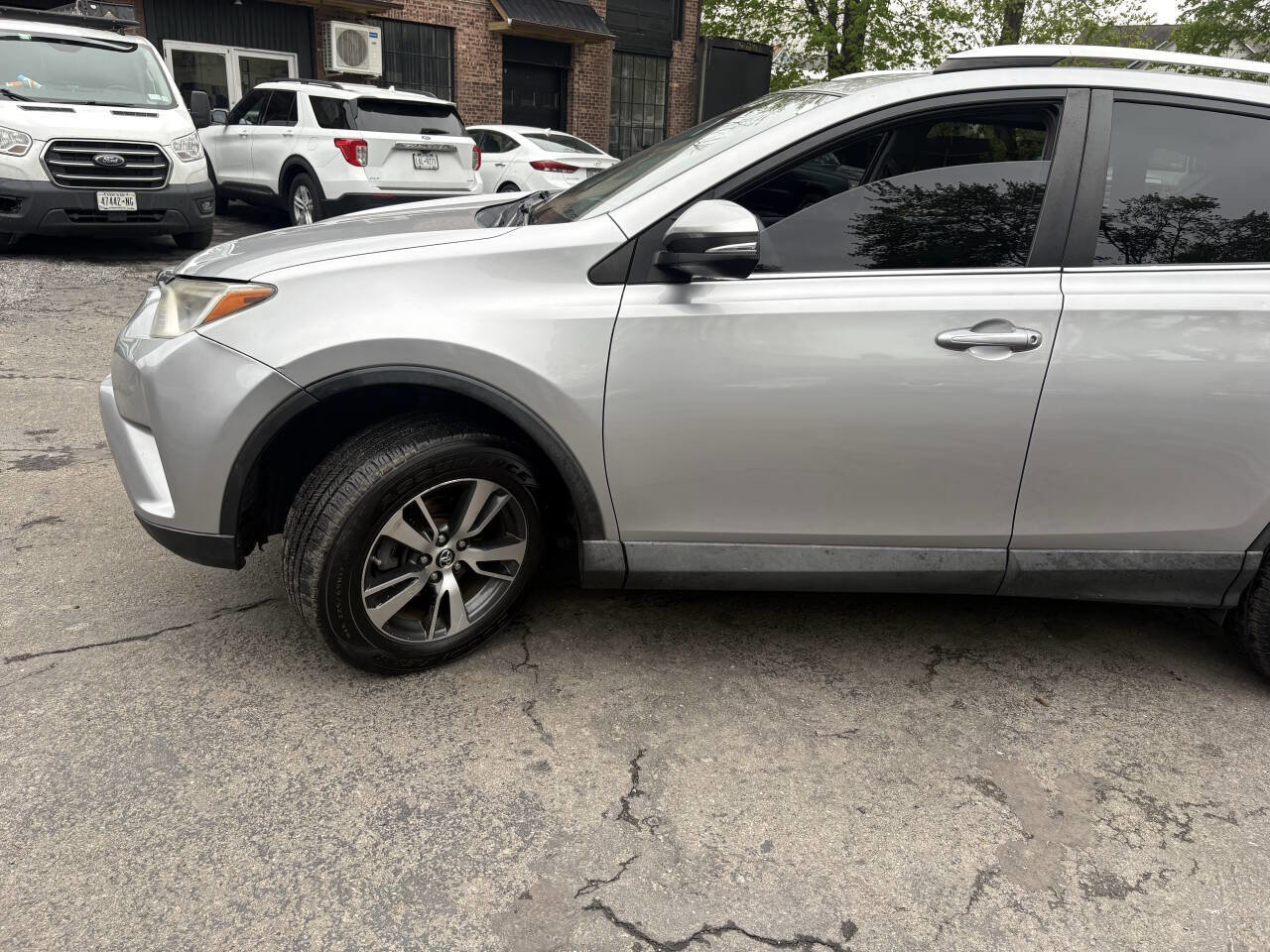 Used 2016 Toyota RAV4 XLE AWD/4WD image 4