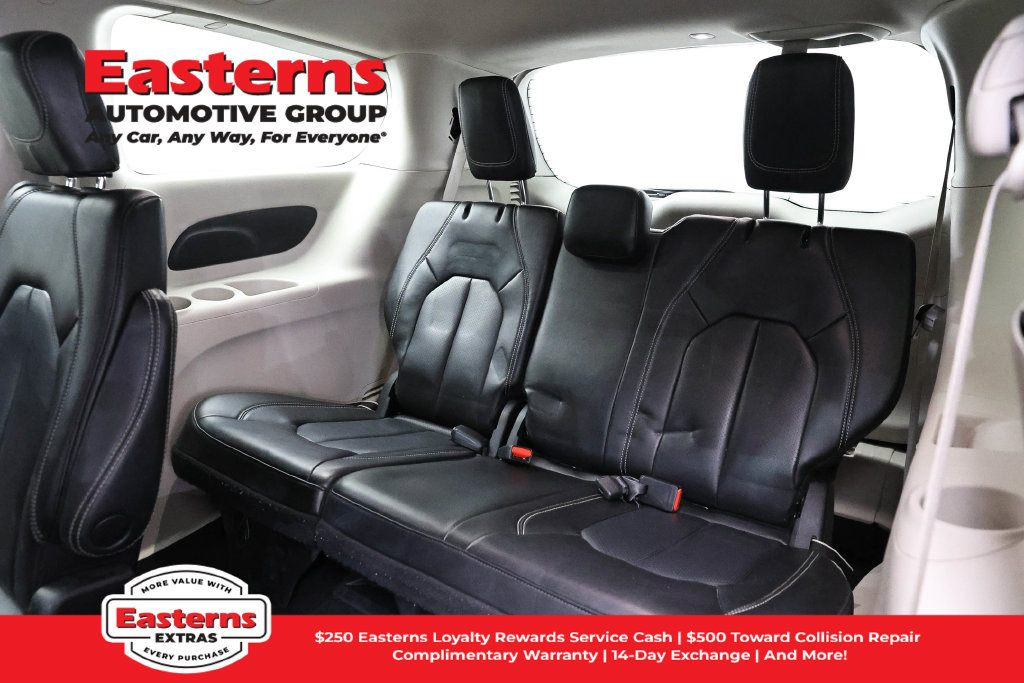 Used 2023 Chrysler Pacifica Touring-L FWD image 27