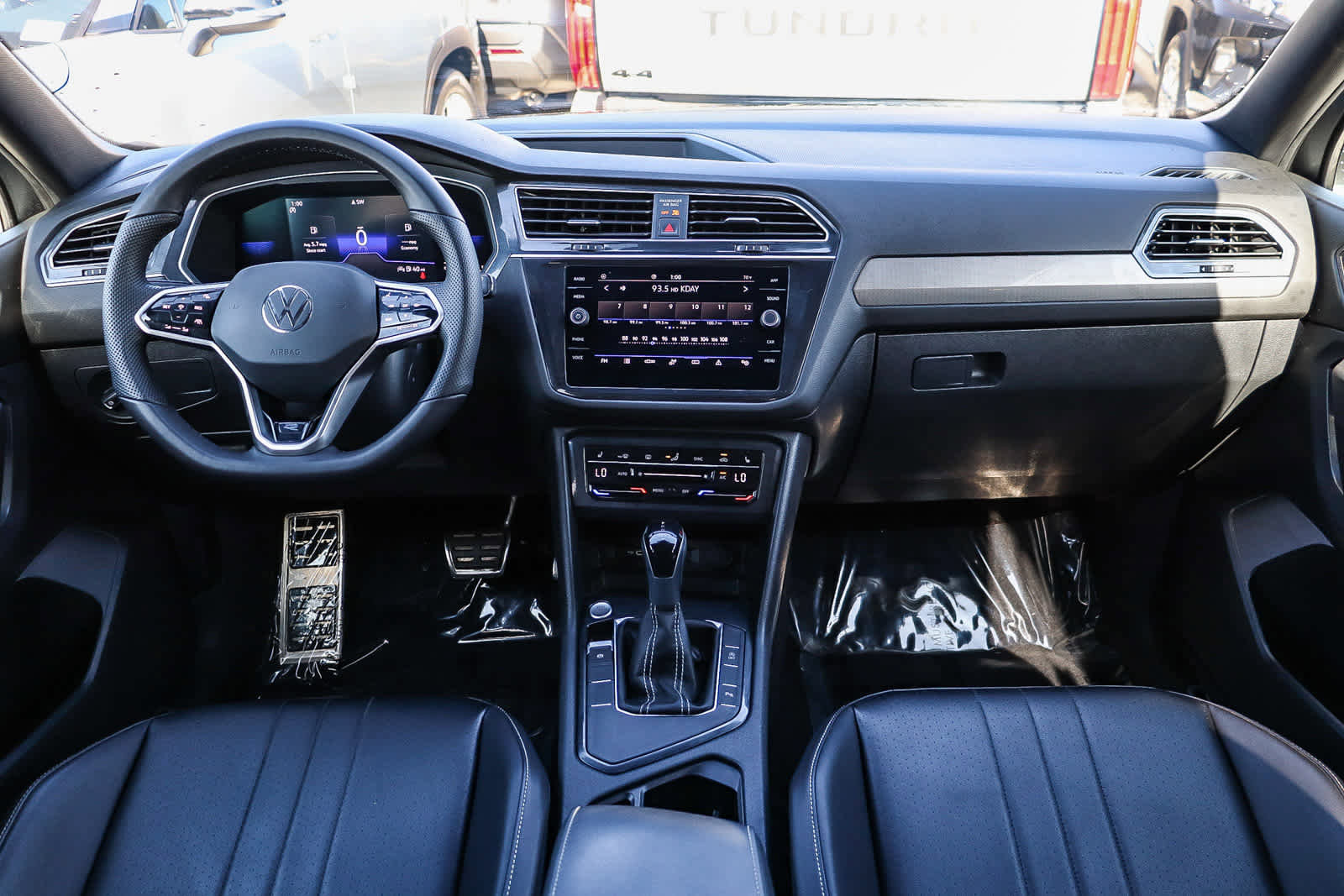 Used 2022 Volkswagen Tiguan SE R-Line image 12