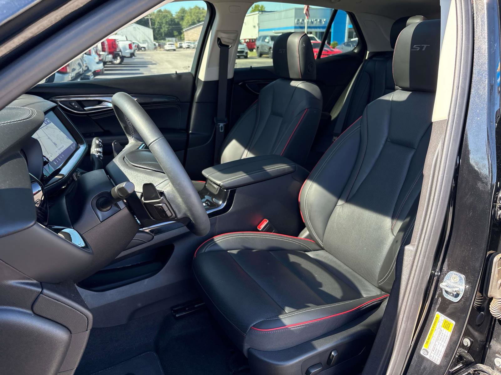 Used 2022 Buick Envision Essence w/ Technology Package II image 11