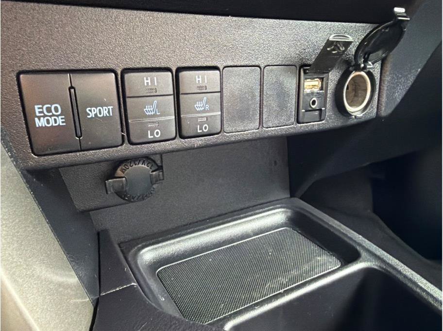 Used 2015 Toyota RAV4 Limited AWD/4WD image 24