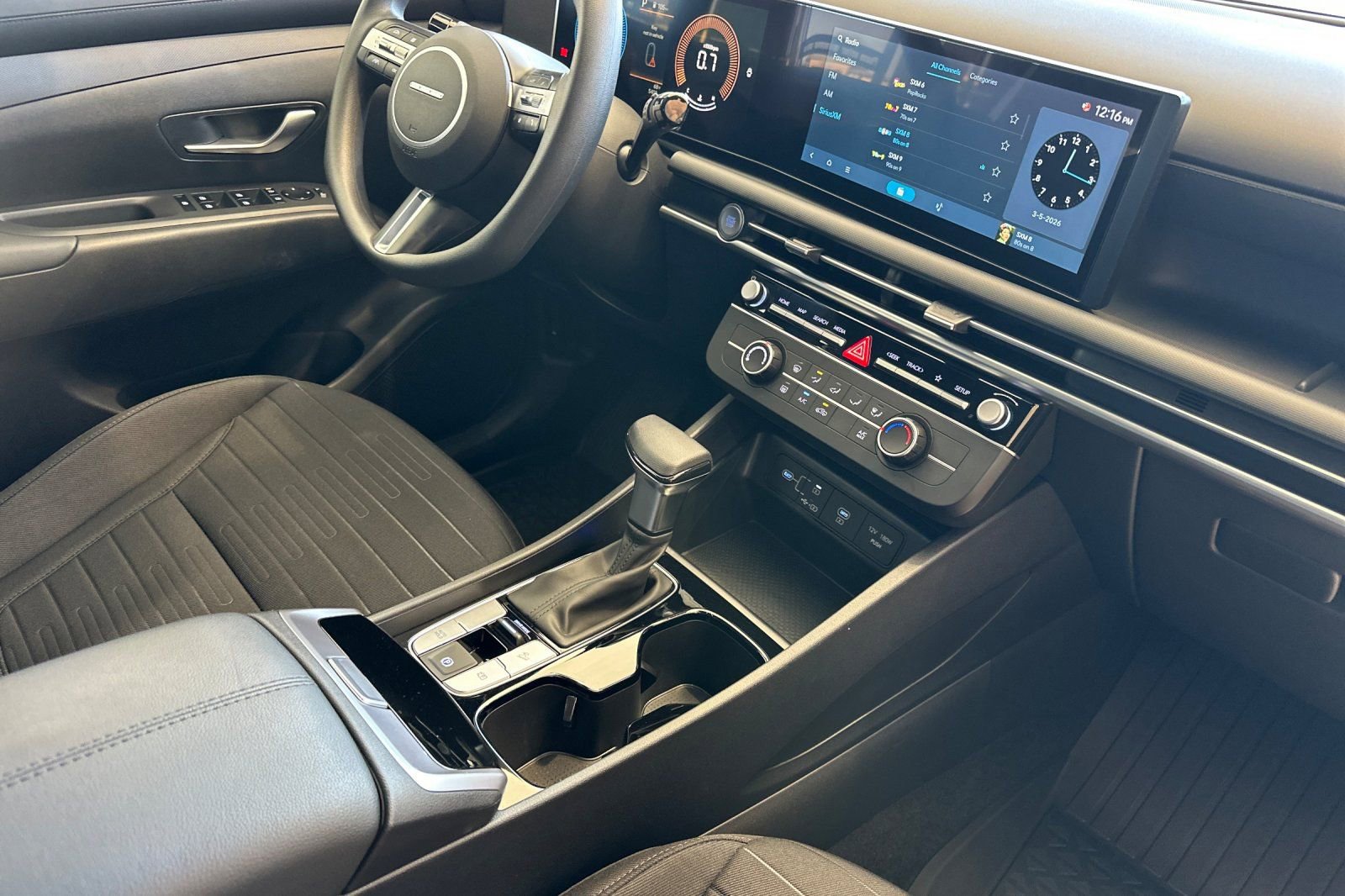 Certified 2025 Hyundai Santa Cruz SE image 18