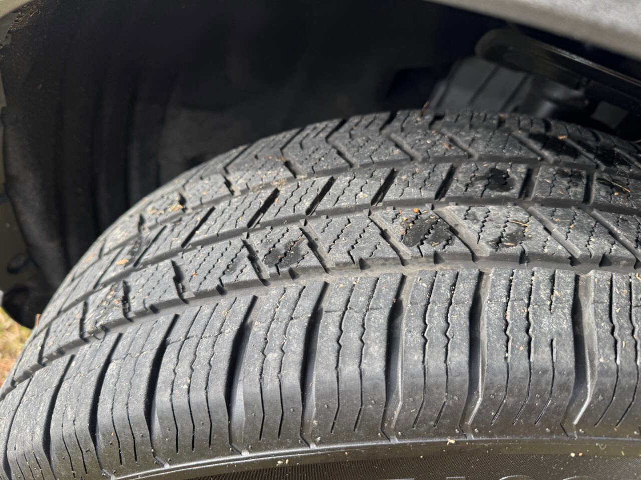 Used 2020 Ford Explorer XLT w/ Equipment Group 202A image 27