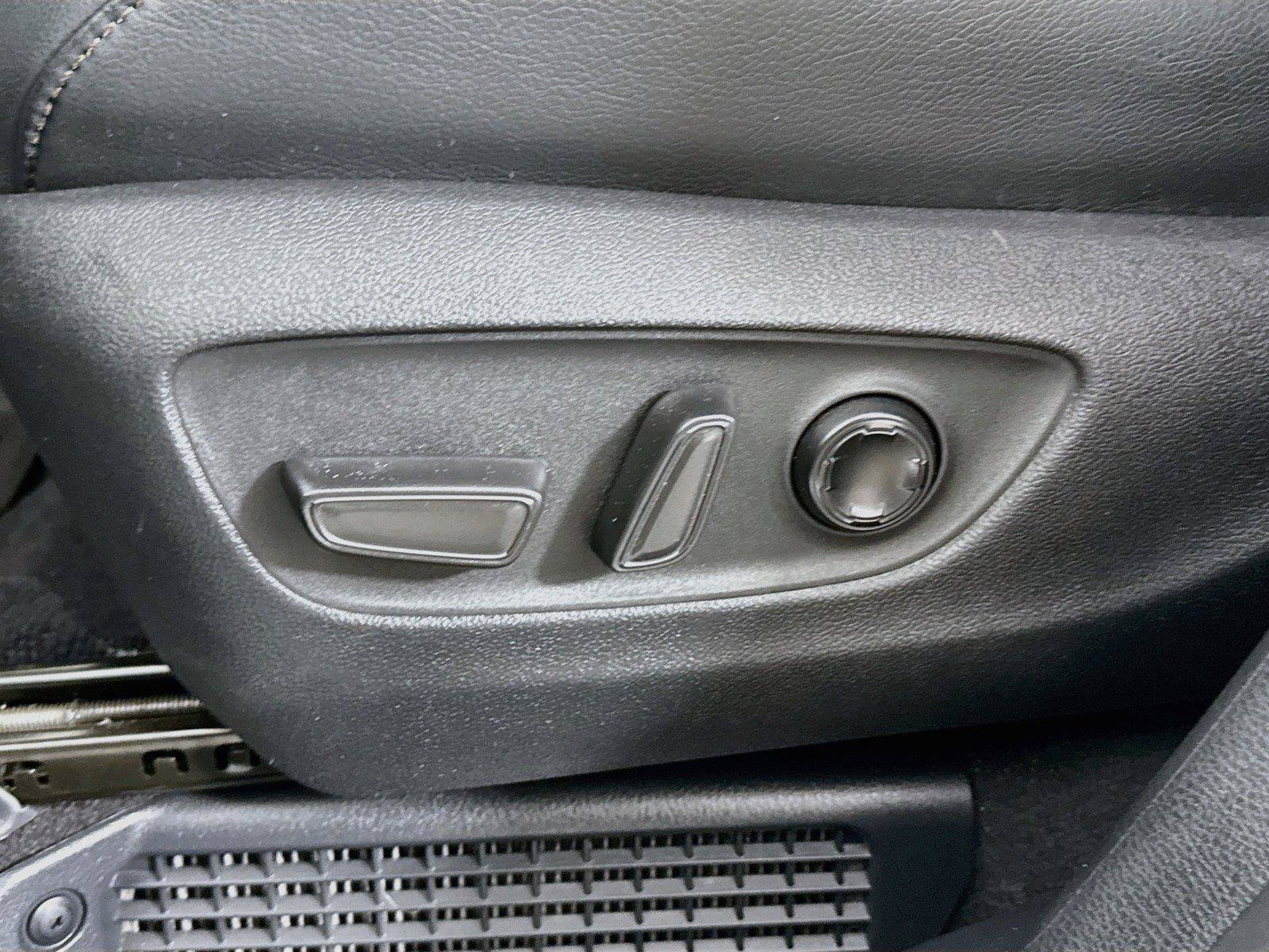 Certified 2025 Toyota Sienna Limited FWD image 33