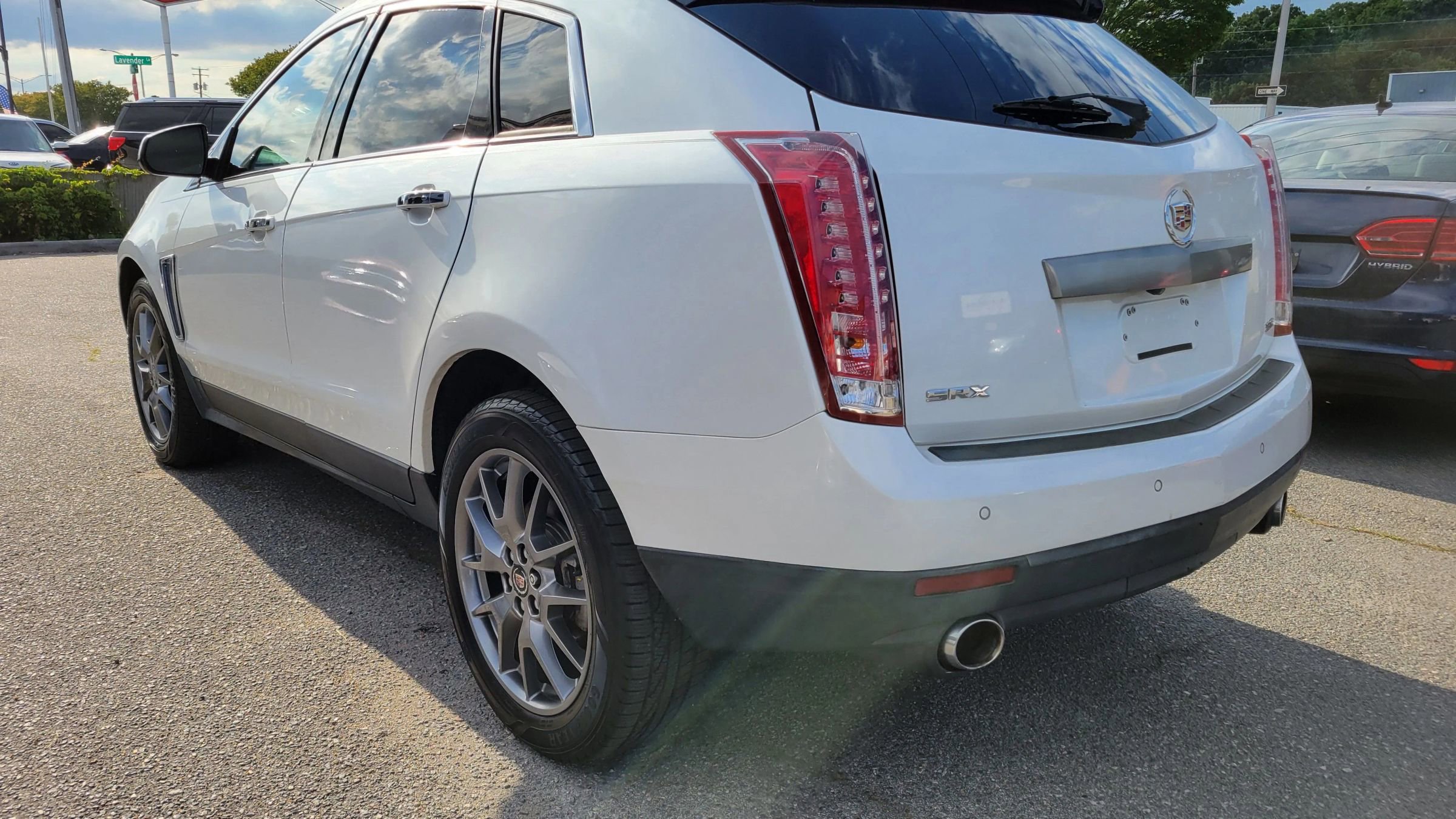 Used 2016 Cadillac SRX Performance w/ Midnight Edition Package FWD image 3
