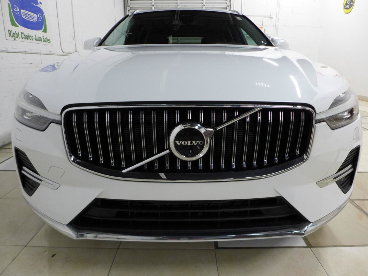 Used 2023 Volvo XC60 B5 Plus w/ Climate Package AWD/4WD image 10