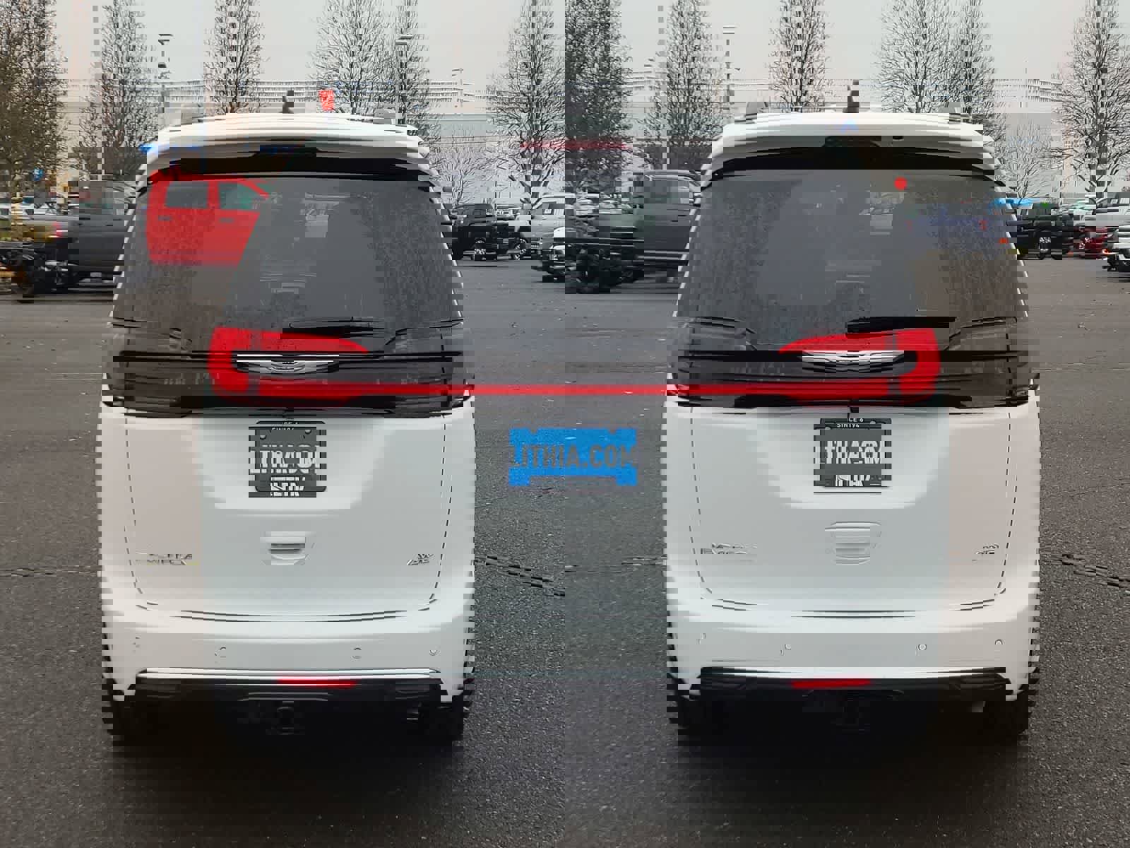 New 2026 Chrysler Pacifica Pinnacle w/ Trailer Tow Group image 13