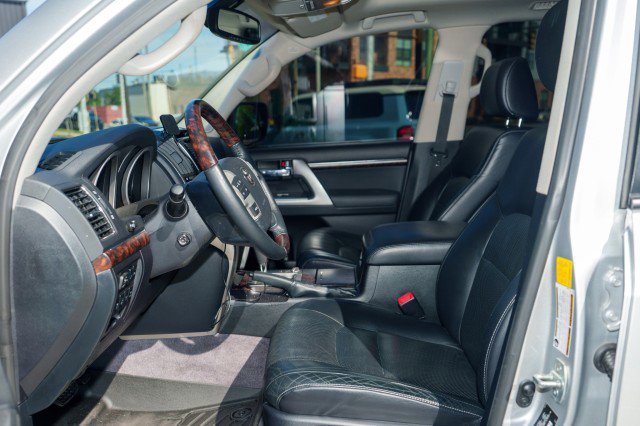 Used 2013 Toyota Land Cruiser image 13