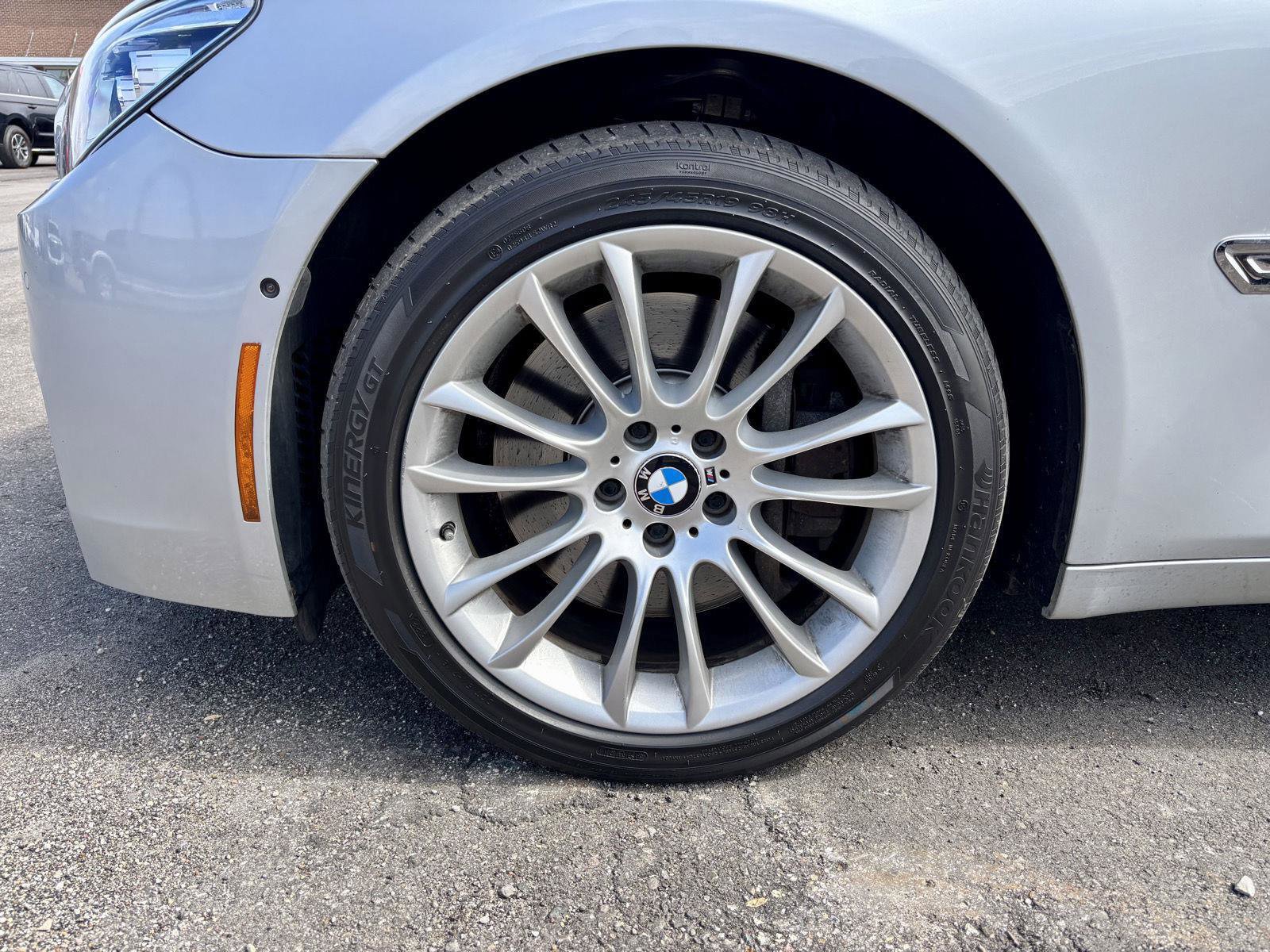 Used 2014 BMW 750i xDrive image 23