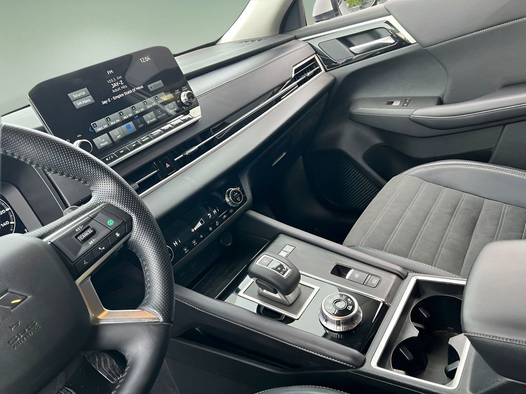 Used 2024 Mitsubishi Outlander SE image 17