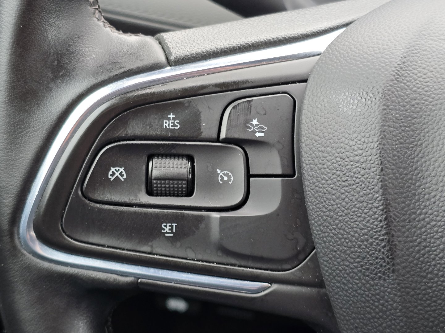 Used 2024 Buick Encore GX Sport Touring image 9