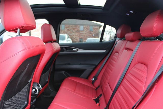 Used 2024 Alfa Romeo Stelvio Veloce image 33