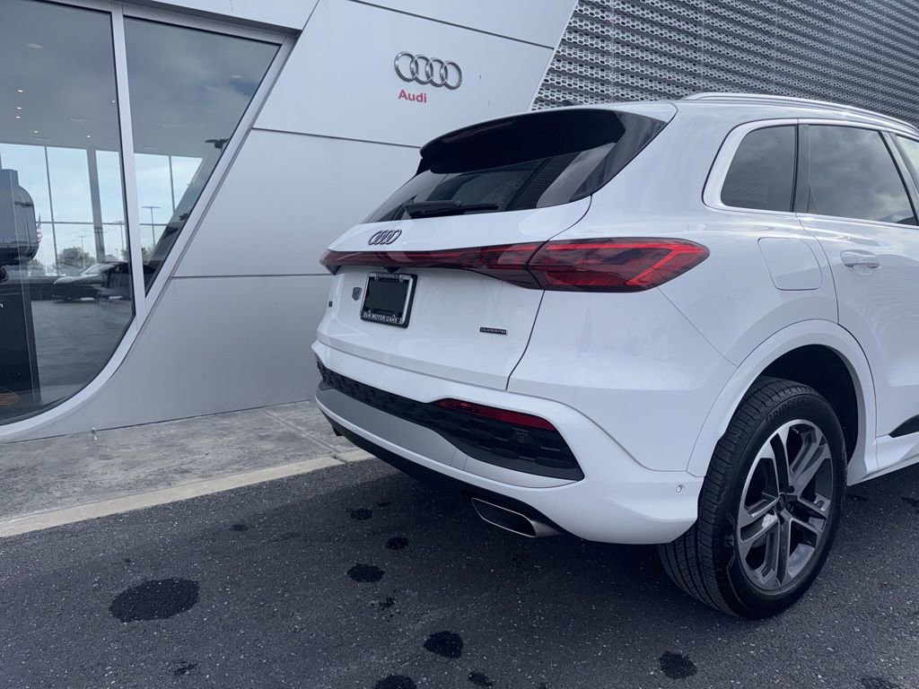 Used 2025 Audi Q5 Premium w/ Convenience Package image 12