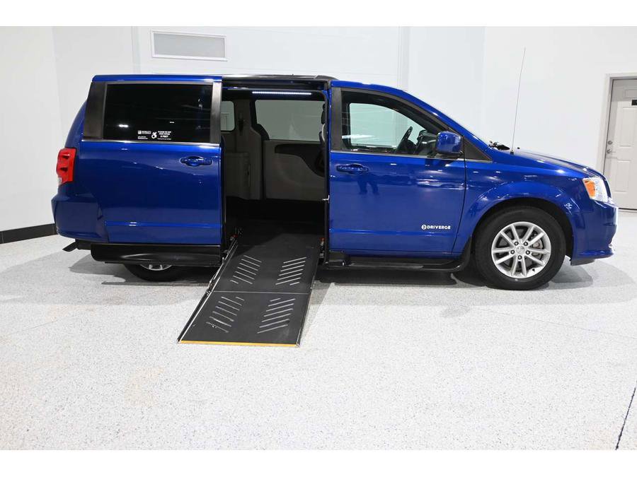 Used 2020 Dodge Grand Caravan SXT FWD image 17